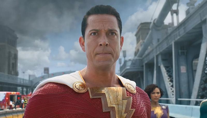 Звезда "Супергерл" обругала звезду "Шазама!" Закари Ливая